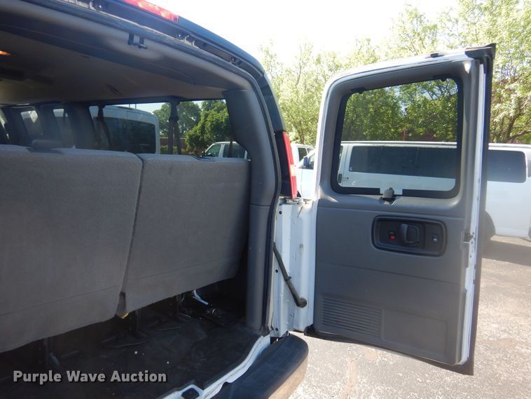 image for item NU9799 2014 Chevrolet  Express 3500 van