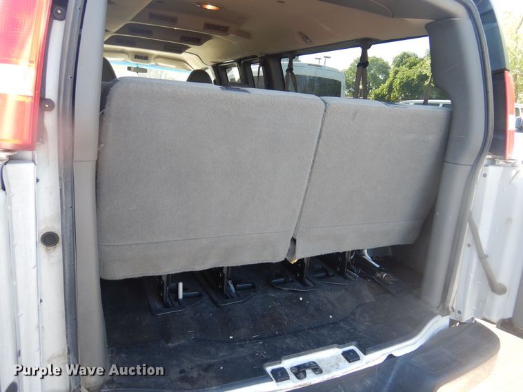 image for item NU9799 2014 Chevrolet  Express 3500 van