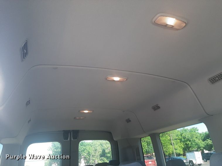 image for item NU9801 2017 Ford Transit 350 Wagon van