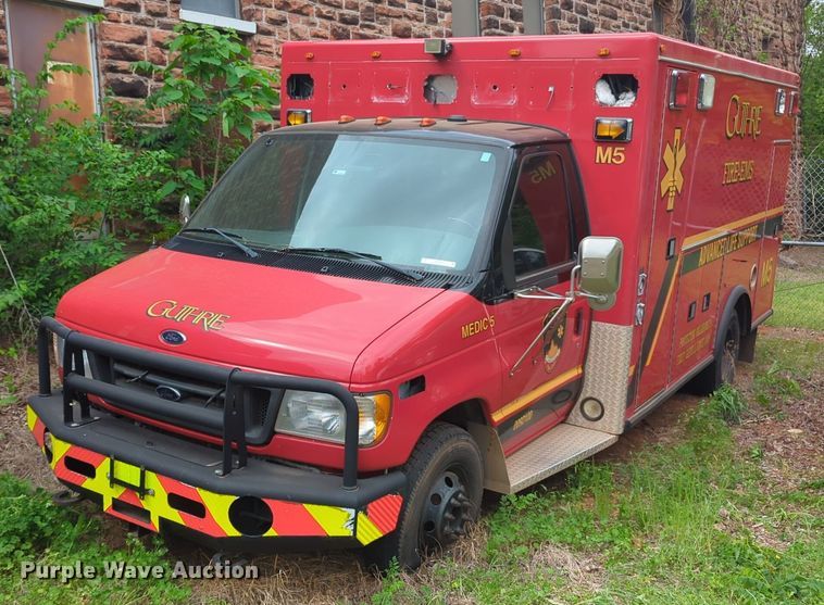 image for item NZ9620 2000 Ford E450 Super Duty ambulance