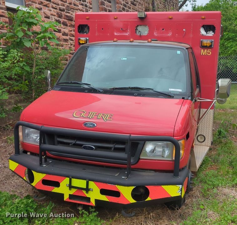 image for item NZ9620 2000 Ford E450 Super Duty ambulance