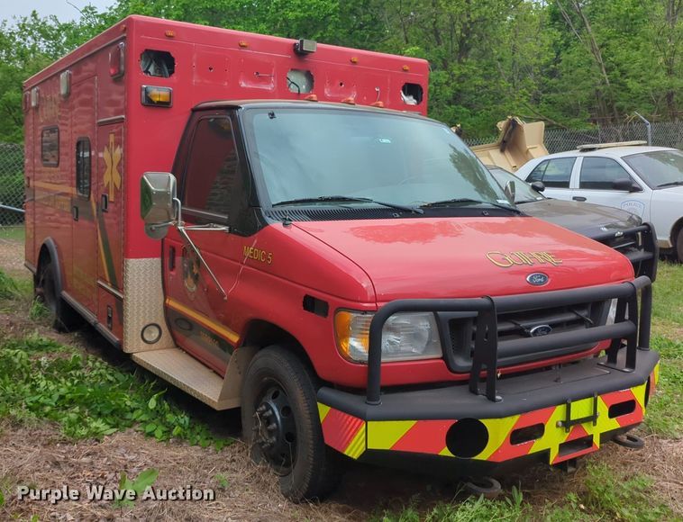image for item NZ9620 2000 Ford E450 Super Duty ambulance