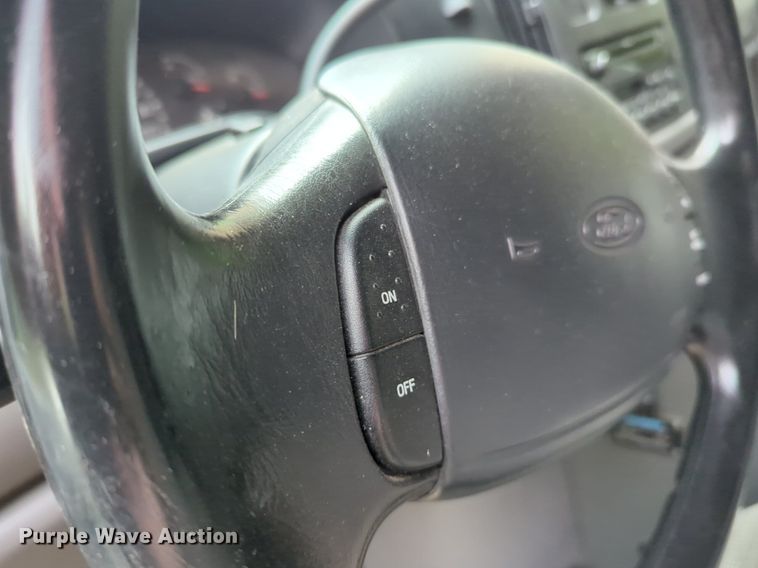 image for item NZ9620 2000 Ford E450 Super Duty ambulance