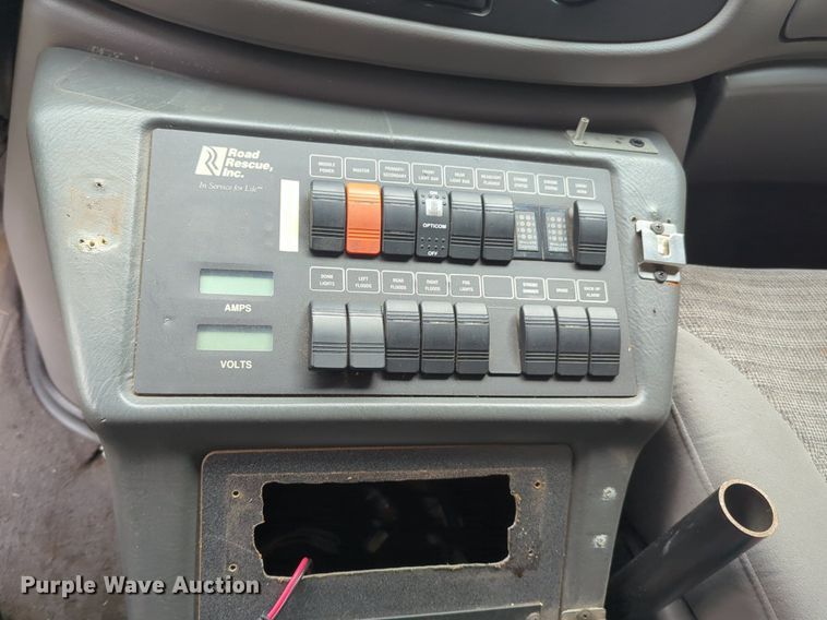 image for item NZ9620 2000 Ford E450 Super Duty ambulance