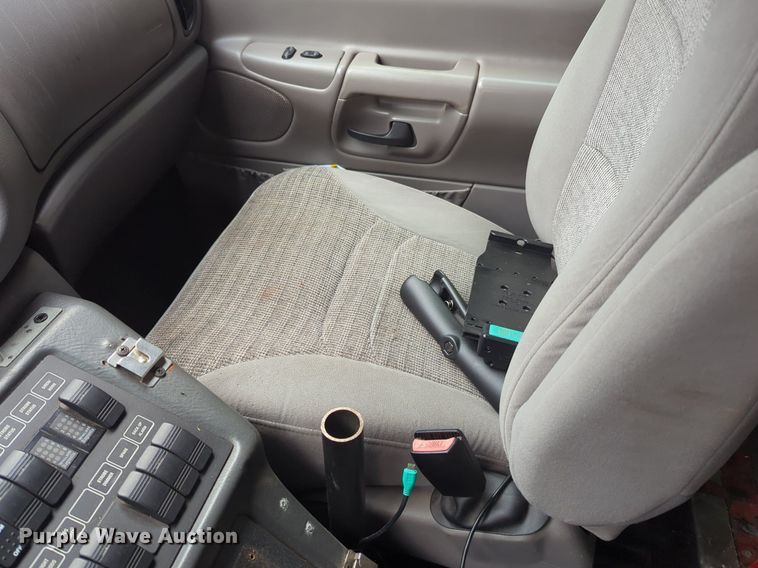 image for item NZ9620 2000 Ford E450 Super Duty ambulance