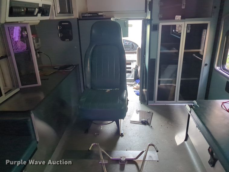 image for item NZ9620 2000 Ford E450 Super Duty ambulance