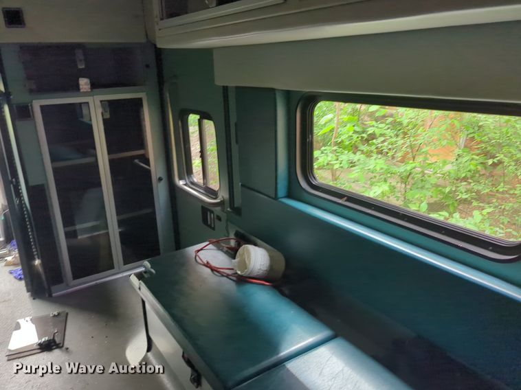 image for item NZ9620 2000 Ford E450 Super Duty ambulance