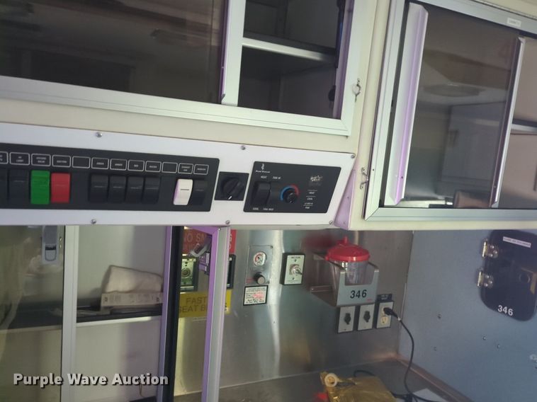 image for item NZ9620 2000 Ford E450 Super Duty ambulance