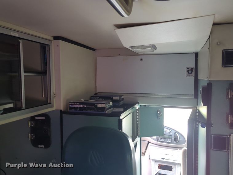 image for item NZ9620 2000 Ford E450 Super Duty ambulance
