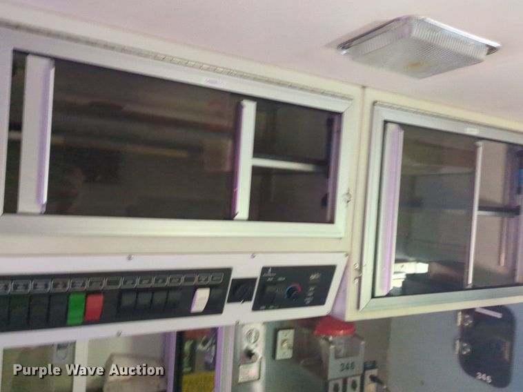 image for item NZ9620 2000 Ford E450 Super Duty ambulance