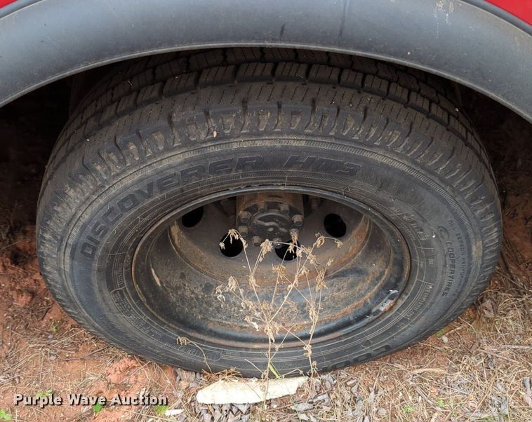 image for item NZ9620 2000 Ford E450 Super Duty ambulance