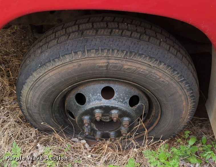 image for item NZ9620 2000 Ford E450 Super Duty ambulance