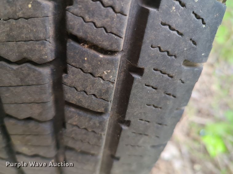 image for item NZ9620 2000 Ford E450 Super Duty ambulance