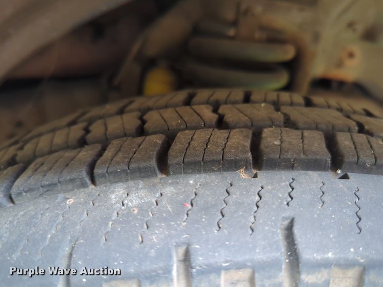 image for item NZ9620 2000 Ford E450 Super Duty ambulance