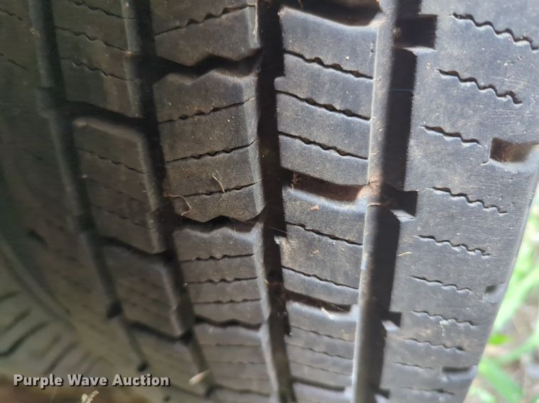 image for item NZ9620 2000 Ford E450 Super Duty ambulance