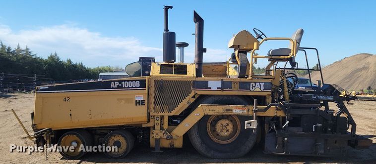 image for item NZ9840 2000 Caterpillar AP1000B paver