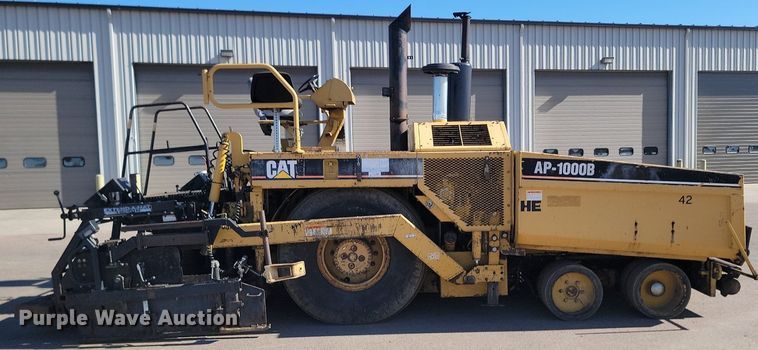 image for item NZ9840 2000 Caterpillar AP1000B paver