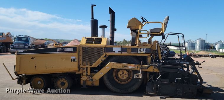 image for item NZ9840 2000 Caterpillar AP1000B paver