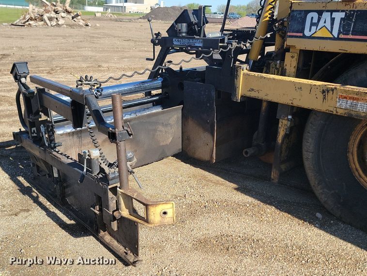 image for item NZ9840 2000 Caterpillar AP1000B paver