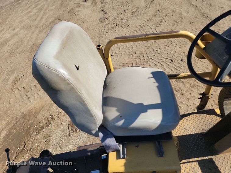 image for item NZ9840 2000 Caterpillar AP1000B paver