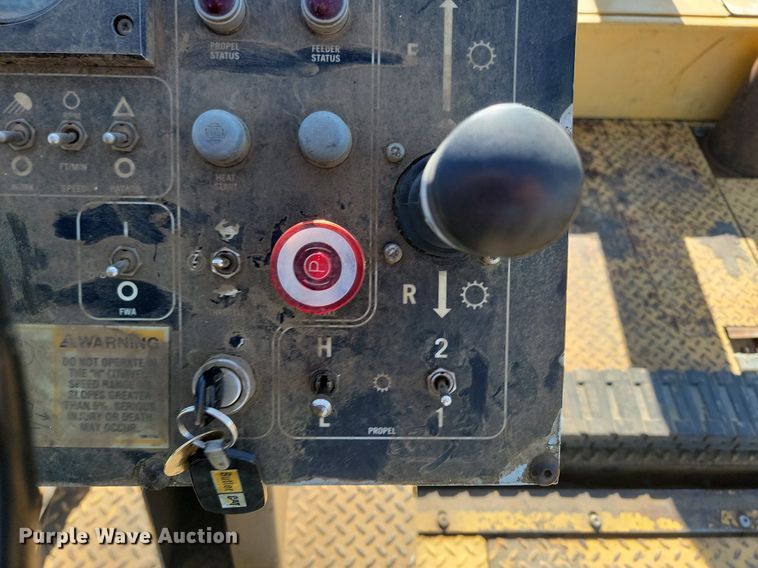 image for item NZ9840 2000 Caterpillar AP1000B paver