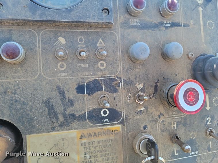 image for item NZ9840 2000 Caterpillar AP1000B paver