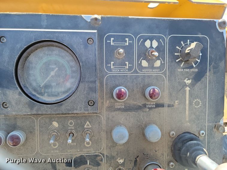 image for item NZ9840 2000 Caterpillar AP1000B paver