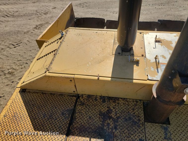 image for item NZ9840 2000 Caterpillar AP1000B paver