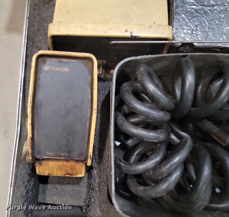 image for item NZ9840 2000 Caterpillar AP1000B paver