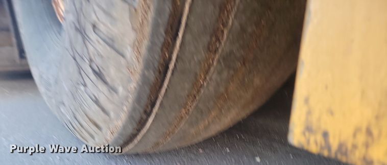 image for item NZ9840 2000 Caterpillar AP1000B paver