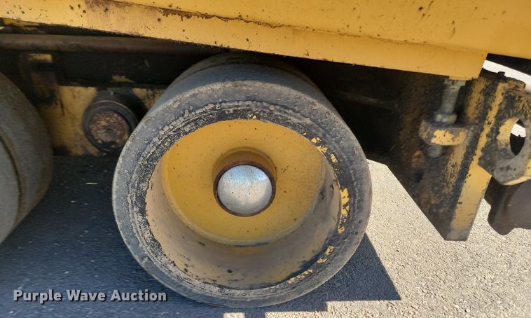 image for item NZ9840 2000 Caterpillar AP1000B paver