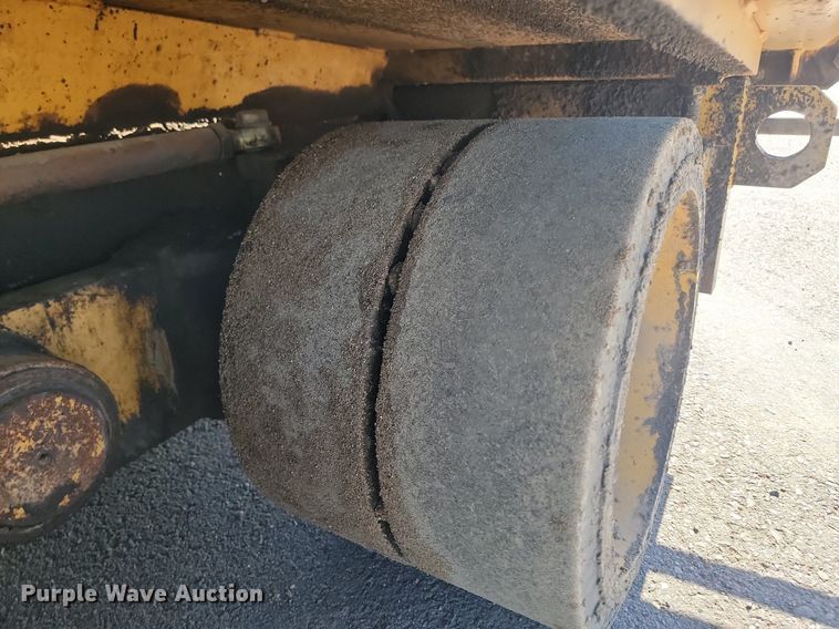 image for item NZ9840 2000 Caterpillar AP1000B paver