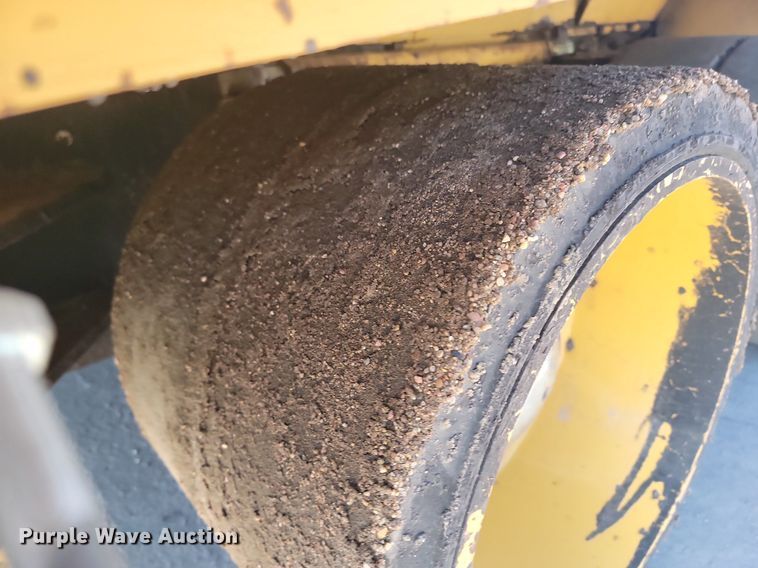 image for item NZ9840 2000 Caterpillar AP1000B paver