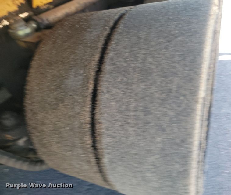 image for item NZ9840 2000 Caterpillar AP1000B paver