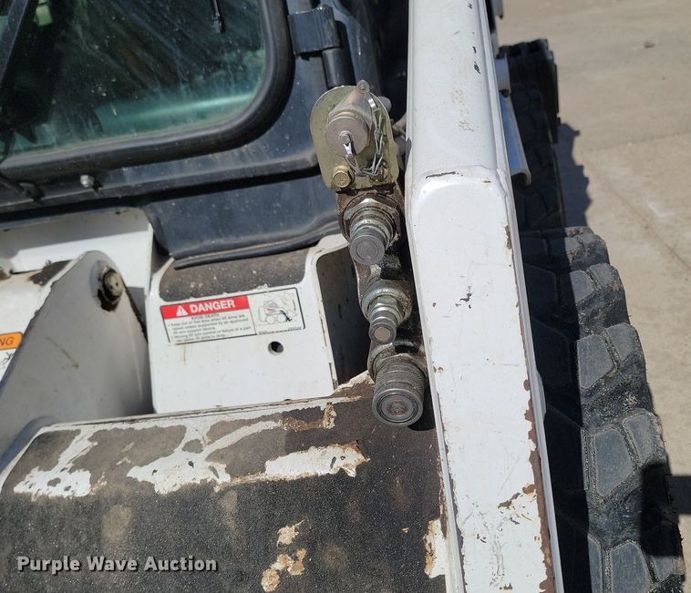 image for item NZ9841 2009 Bobcat S130 skid steer loader