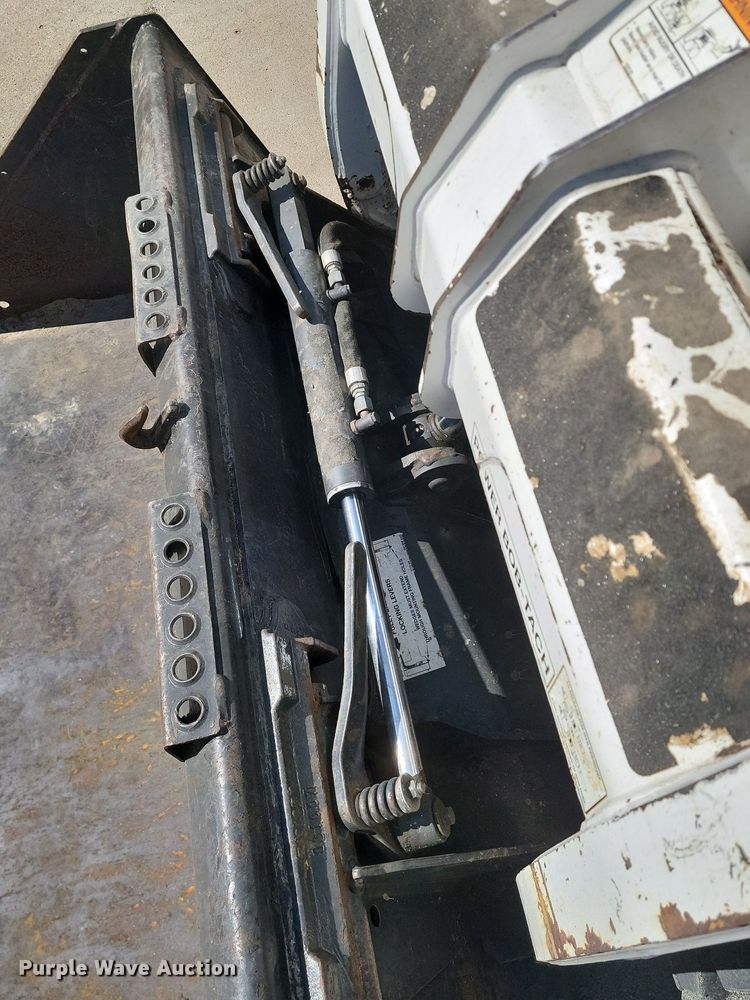 image for item NZ9841 2009 Bobcat S130 skid steer loader
