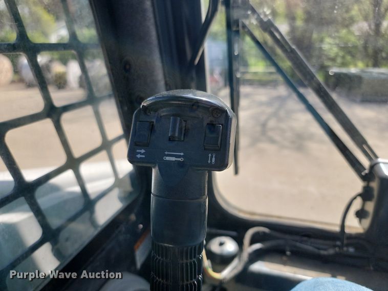 image for item NZ9841 2009 Bobcat S130 skid steer loader