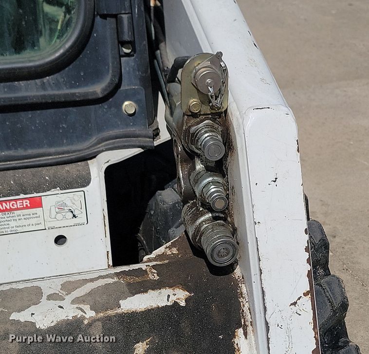 image for item NZ9841 2009 Bobcat S130 skid steer loader