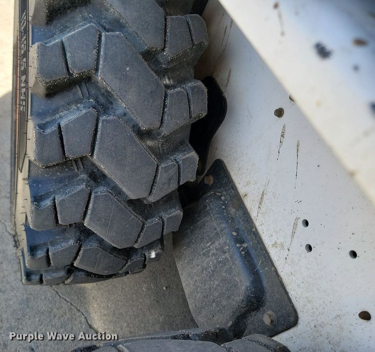 image for item NZ9841 2009 Bobcat S130 skid steer loader