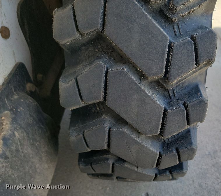 image for item NZ9841 2009 Bobcat S130 skid steer loader