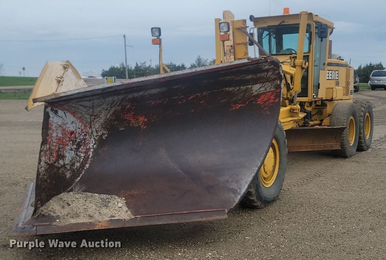 image for item NZ9852 1999 John Deere 772CH motor grader