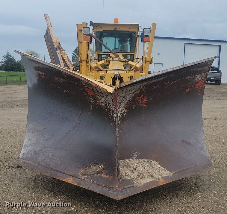 image for item NZ9852 1999 John Deere 772CH motor grader