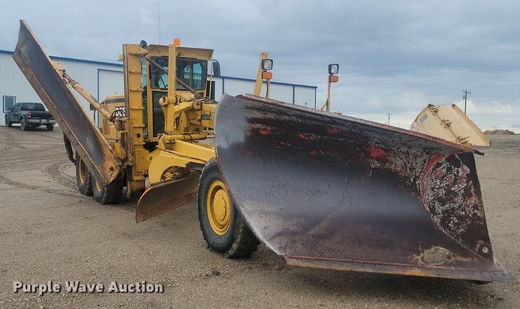 image for item NZ9852 1999 John Deere 772CH motor grader