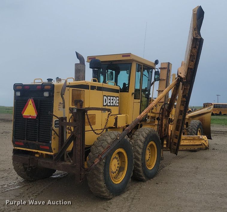 image for item NZ9852 1999 John Deere 772CH motor grader