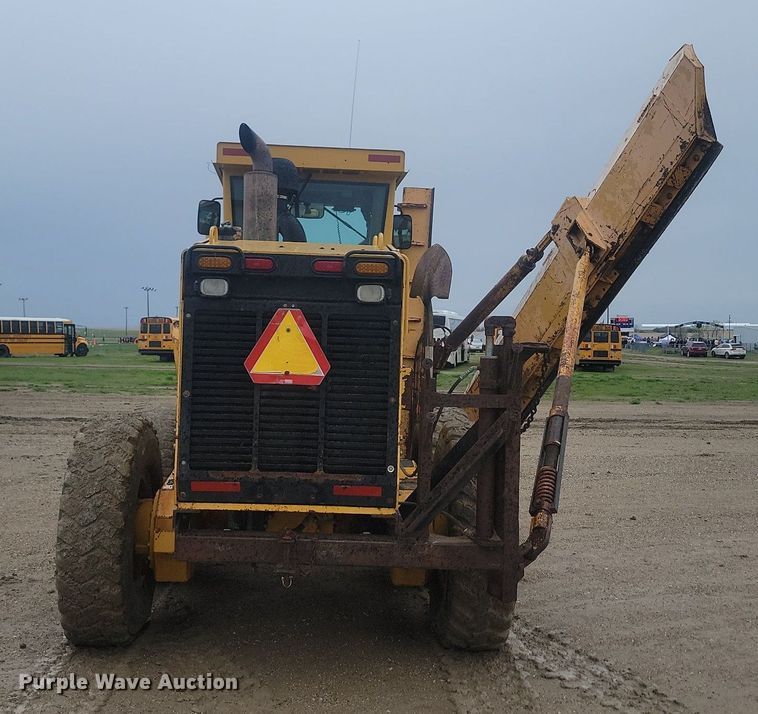 image for item NZ9852 1999 John Deere 772CH motor grader