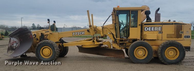 image for item NZ9852 1999 John Deere 772CH motor grader