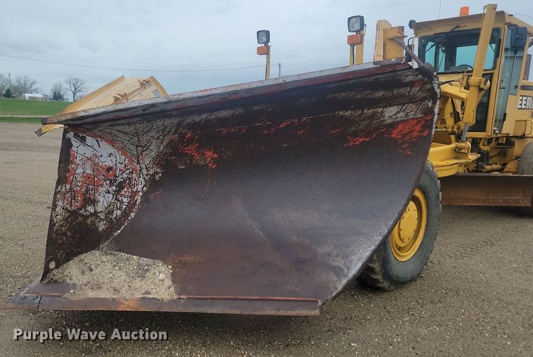 image for item NZ9852 1999 John Deere 772CH motor grader