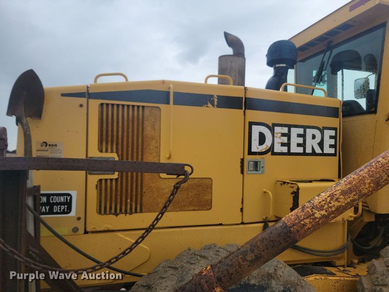 image for item NZ9852 1999 John Deere 772CH motor grader