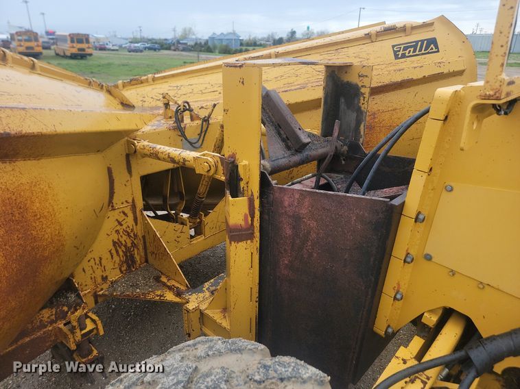 image for item NZ9852 1999 John Deere 772CH motor grader