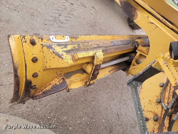 image for item NZ9852 1999 John Deere 772CH motor grader